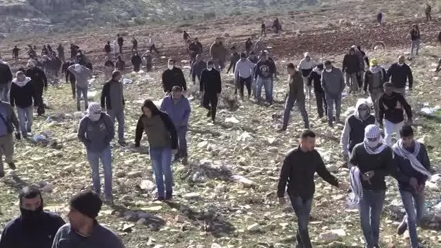 İsrail güçleri Batı Şeria'da 5 Filistinliyi yaraladı İsrail güçleri Batı Şeria'da 5 Filistinliyi yaraladı