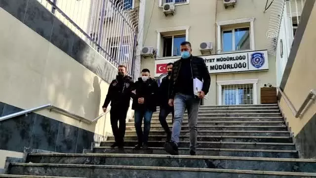 Son dakika haber | Kardeşini öldürdüğü iddiasıyla gözaltına alınan şüpheli, adliyeye sevk edildi Son dakika haber | Kardeşini öldürdüğü iddiasıyla gözaltına alınan şüpheli, adliyeye sevk edildi