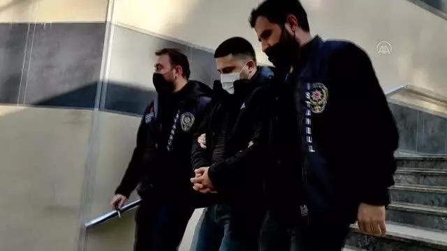 Son dakika haber | Kardeşini öldürdüğü iddiasıyla gözaltına alınan şüpheli, adliyeye sevk edildi Son dakika haber | Kardeşini öldürdüğü iddiasıyla gözaltına alınan şüpheli, adliyeye sevk edildi