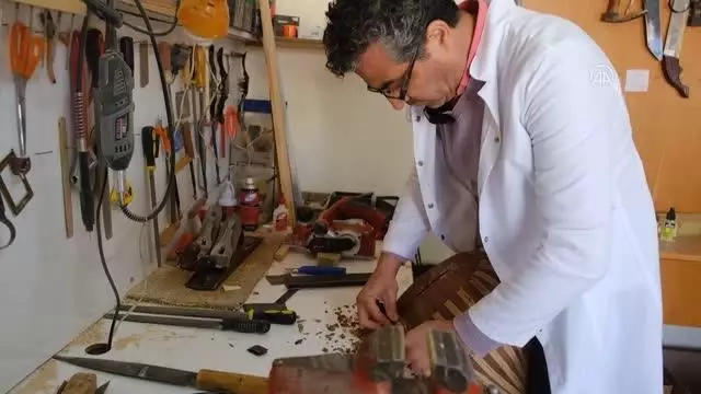 Mut'ta bağlama yapım atölyesi açıldı Mut'ta bağlama yapım atölyesi açıldı