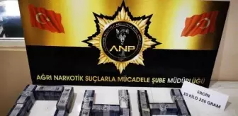 Peynir bidonunda 10 kilo eroin ile 700 paket kaçak sigaraya 2 tutuklama