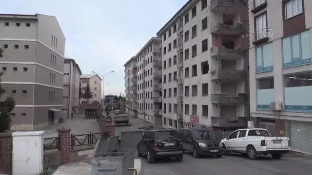'Pisa Kuleleri' diye adlandırılan binaların da bulunduğu yapıların yıkımına başlandı 'Pisa Kuleleri' diye adlandırılan binaların da bulunduğu yapıların yıkımına başlandı