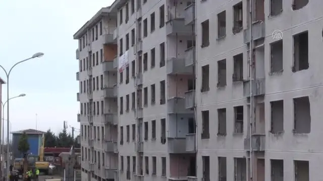 'Pisa Kuleleri' diye adlandırılan binaların da bulunduğu yapıların yıkımına başlandı 'Pisa Kuleleri' diye adlandırılan binaların da bulunduğu yapıların yıkımına başlandı