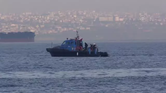 Sandalla açıldığı denizde kaybolan kişiyi arama çalışmasına ara verildi Sandalla açıldığı denizde kaybolan kişiyi arama çalışmasına ara verildi