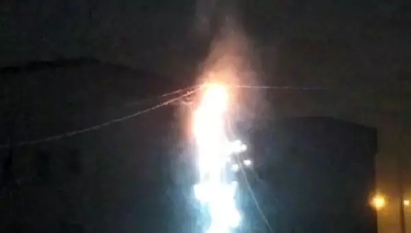 Şanlıurfa'da paniğe neden olan trafodaki patlama kamerada Şanlıurfa'da paniğe neden olan trafodaki patlama kamerada