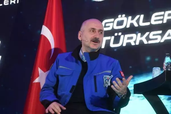Ulaştırma ve Altyapı Bakanı Karaismailoğlu: 'Fiber altyapısı ile ilgili önemli adımlar atacağız' Ulaştırma ve Altyapı Bakanı Karaismailoğlu: 'Fiber altyapısı ile ilgili önemli adımlar atacağız'