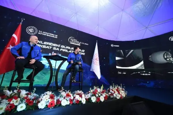 Ulaştırma ve Altyapı Bakanı Karaismailoğlu: 'Fiber altyapısı ile ilgili önemli adımlar atacağız' Ulaştırma ve Altyapı Bakanı Karaismailoğlu: 'Fiber altyapısı ile ilgili önemli adımlar atacağız'