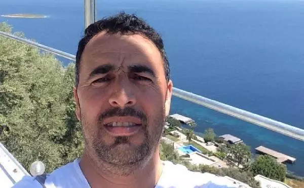 Villasında pompalı tüfekle yaralayıp, otomobil ve kamyonetini ateşe verdiler Villasında pompalı tüfekle yaralayıp, otomobil ve kamyonetini ateşe verdiler