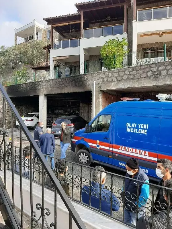 Villasında pompalı tüfekle yaralayıp, otomobil ve kamyonetini ateşe verdiler Villasında pompalı tüfekle yaralayıp, otomobil ve kamyonetini ateşe verdiler