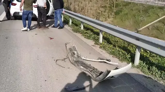 Zincirleme trafik kazası ulaşımı aksattı Zincirleme trafik kazası ulaşımı aksattı