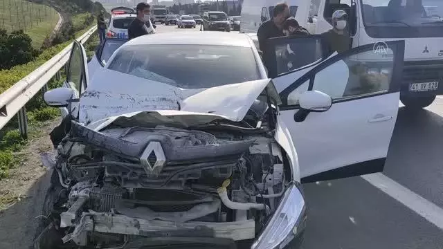 Zincirleme trafik kazası ulaşımı aksattı Zincirleme trafik kazası ulaşımı aksattı