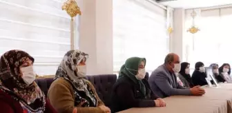 495'inci gündeki evlat nöbetine, kısıtlamada kaldıkları otelde devam ettiler