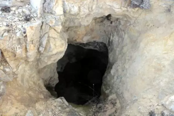 5 BİN YILLIK YER ALTI YERLEŞİMİNDE 'DEFİNECİ' TALANI 5 BİN YILLIK YER ALTI YERLEŞİMİNDE 'DEFİNECİ' TALANI