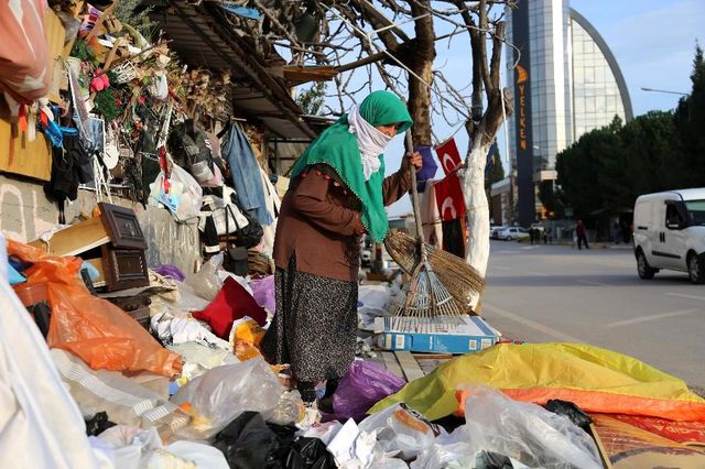73 yaşında geri dönüşüm kralı oldu, evini fabrika yaptı