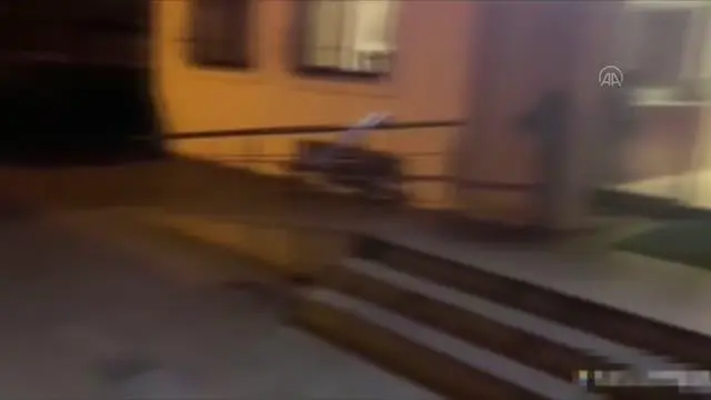 Bağcılar'daki uyuşturucu operasyonunda 2 kişi gözaltına alındı Bağcılar'daki uyuşturucu operasyonunda 2 kişi gözaltına alındı