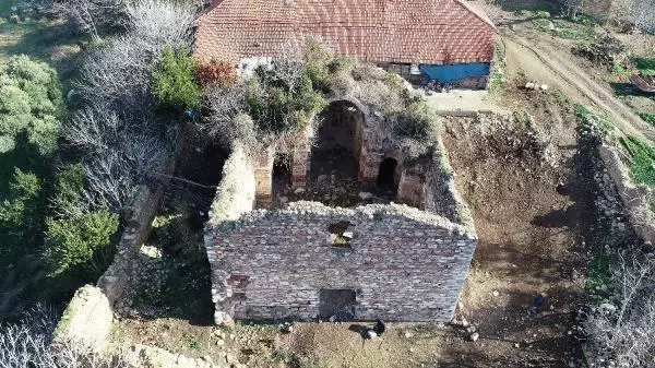 Bursa'da, tarihi kilise definecilerin hedefi oldu Bursa'da, tarihi kilise definecilerin hedefi oldu