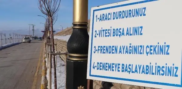 Erzurum'da 'gizemli yol' şaşırtıyor Erzurum'da 'gizemli yol' şaşırtıyor