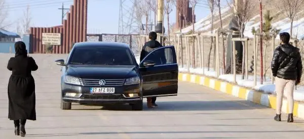 'Gizemli Yol'a' giren araçlar kendi kendine yokuş yukarı çıkıyor 'Gizemli Yol'a' giren araçlar kendi kendine yokuş yukarı çıkıyor