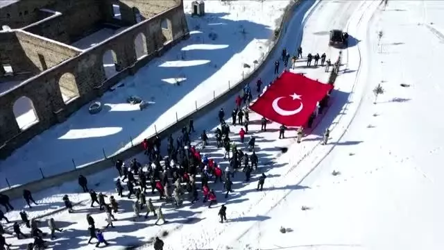 Fedakar ecdat 106. yılında Sarıkamış'ta anılıyor - Sarıkamış Şehitliği'ne yürüyüş Fedakar ecdat 106. yılında Sarıkamış'ta anılıyor - Sarıkamış Şehitliği'ne yürüyüş