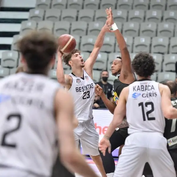 Frutti Extra Bursaspor: 69-84 Frutti Extra Bursaspor: 69-84