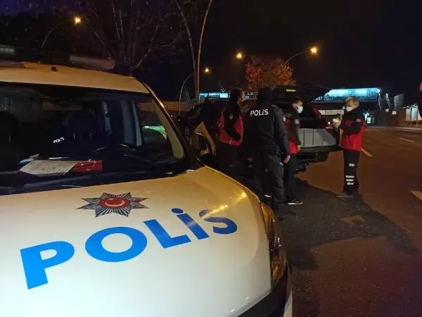 İHH ekibinden, kısıtlamada görev yapan polis ekiplerine çorba ikramı İHH ekibinden, kısıtlamada görev yapan polis ekiplerine çorba ikramı