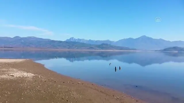 KAHRAMANMARAŞ - Baraj suları çekilince eski köy ortaya çıktı KAHRAMANMARAŞ - Baraj suları çekilince eski köy ortaya çıktı