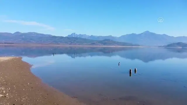 KAHRAMANMARAŞ - Baraj suları çekilince eski köy ortaya çıktı KAHRAMANMARAŞ - Baraj suları çekilince eski köy ortaya çıktı