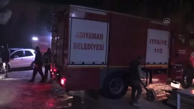 Son dakika! Mobilya fabrikasında çıkan yangın söndürüldü Son dakika! Mobilya fabrikasında çıkan yangın söndürüldü