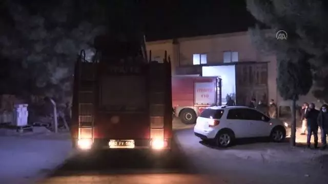 Son dakika! Mobilya fabrikasında çıkan yangın söndürüldü Son dakika! Mobilya fabrikasında çıkan yangın söndürüldü