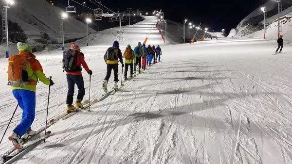 Palandöken'de 'tur ve gece kayağı' Palandöken'de 'tur ve gece kayağı'