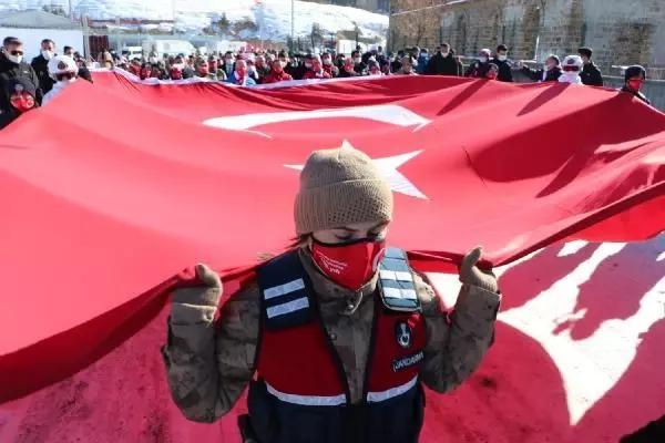 Son dakika haberi! Sarıkamış şehitleri için eksi 14 derecede, koronavirüs tedbirli anma Son dakika haberi! Sarıkamış şehitleri için eksi 14 derecede, koronavirüs tedbirli anma