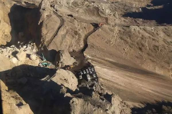 Şırnak'ta kömür ocağında göçük; 2 işçi yaralı, 1 işçi kurtarılmaya çalışılıyor (3) Şırnak'ta kömür ocağında göçük; 2 işçi yaralı, 1 işçi kurtarılmaya çalışılıyor (3)