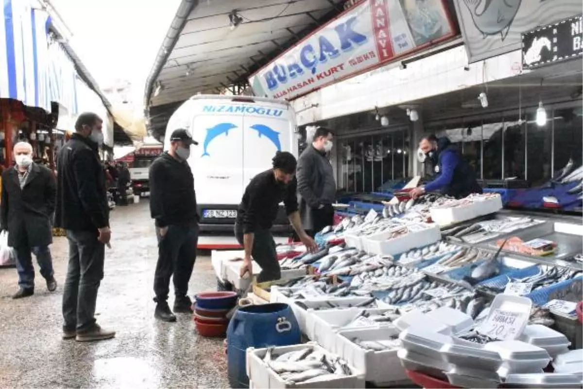 Sivas'ta balıkçılar ve müşteriler, kısıtlama muafiyetinden memnun