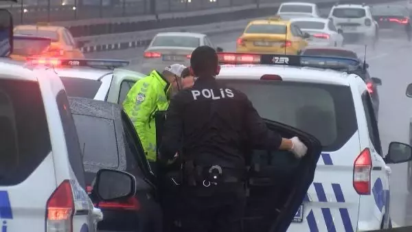 Üsküdar'da polisten kaçan şüpheliler Haliç Köprüsü'nde yakalandı
