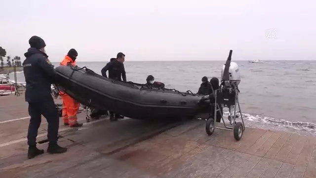 Yalova'da sandalla açıldığı denizde kaybolan kişiyi arama çalışmaları sürüyor Yalova'da sandalla açıldığı denizde kaybolan kişiyi arama çalışmaları sürüyor
