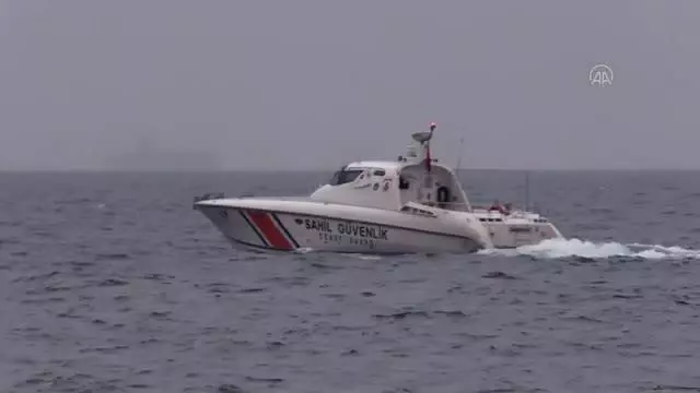 Yalova'da sandalla açıldığı denizde kaybolan kişiyi arama çalışmaları sürüyor Yalova'da sandalla açıldığı denizde kaybolan kişiyi arama çalışmaları sürüyor