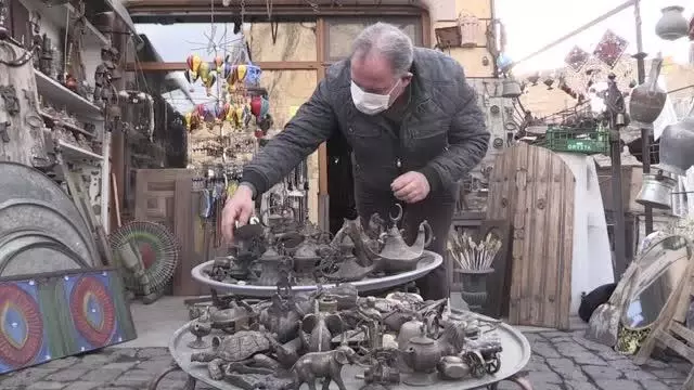 42 yıldır biriktirdiği kapı kilitlerini gelecek kuşaklara tanıtmak istiyor 42 yıldır biriktirdiği kapı kilitlerini gelecek kuşaklara tanıtmak istiyor