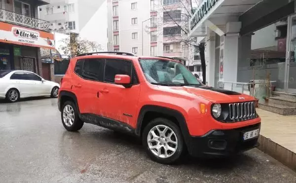 Çaldıkları cipte içki içerken yakalandılar Çaldıkları cipte içki içerken yakalandılar