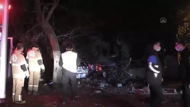 Elektrik direğine çarpan otomobilin sürücüsü hayatını kaybetti Elektrik direğine çarpan otomobilin sürücüsü hayatını kaybetti