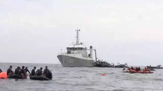 Endonezya'daki uçak kazasına ilişkin yeni kalıntı ve ceset parçaları bulundu (2) Endonezya'daki uçak kazasına ilişkin yeni kalıntı ve ceset parçaları bulundu (2)
