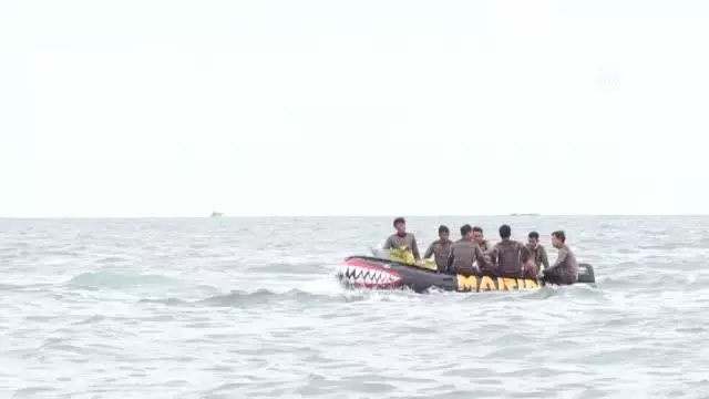 Endonezya'daki uçak kazasına ilişkin yeni kalıntı ve ceset parçaları bulundu (2) Endonezya'daki uçak kazasına ilişkin yeni kalıntı ve ceset parçaları bulundu (2)
