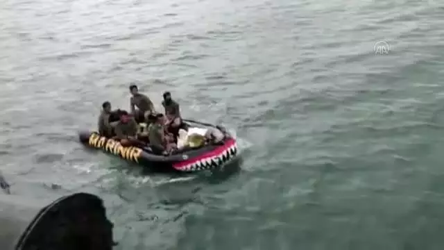 Endonezya Donanması yolcu uçağının düştüğü bölgede arama kurtarma çalışmalarını sürdürüyor (2) Endonezya Donanması yolcu uçağının düştüğü bölgede arama kurtarma çalışmalarını sürdürüyor (2)