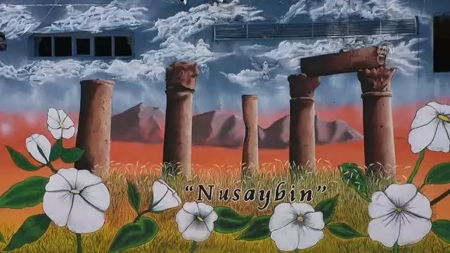 Gönüllü öğretmenler Nusaybin'de duvarları resimlerle süslüyor Gönüllü öğretmenler Nusaybin'de duvarları resimlerle süslüyor