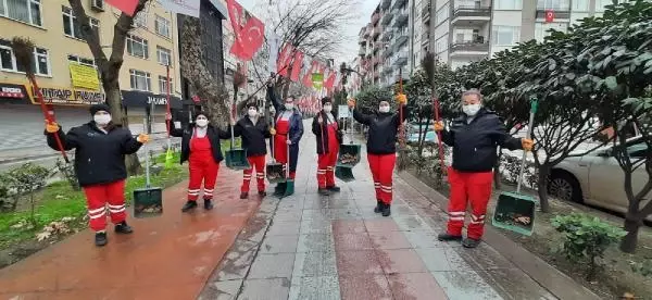 İzmit'in cadde ve sokaklarına kadın eli değdi İzmit'in cadde ve sokaklarına kadın eli değdi
