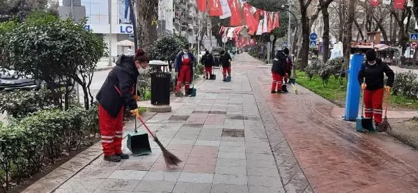 İzmit'in cadde ve sokaklarına kadın eli değdi İzmit'in cadde ve sokaklarına kadın eli değdi