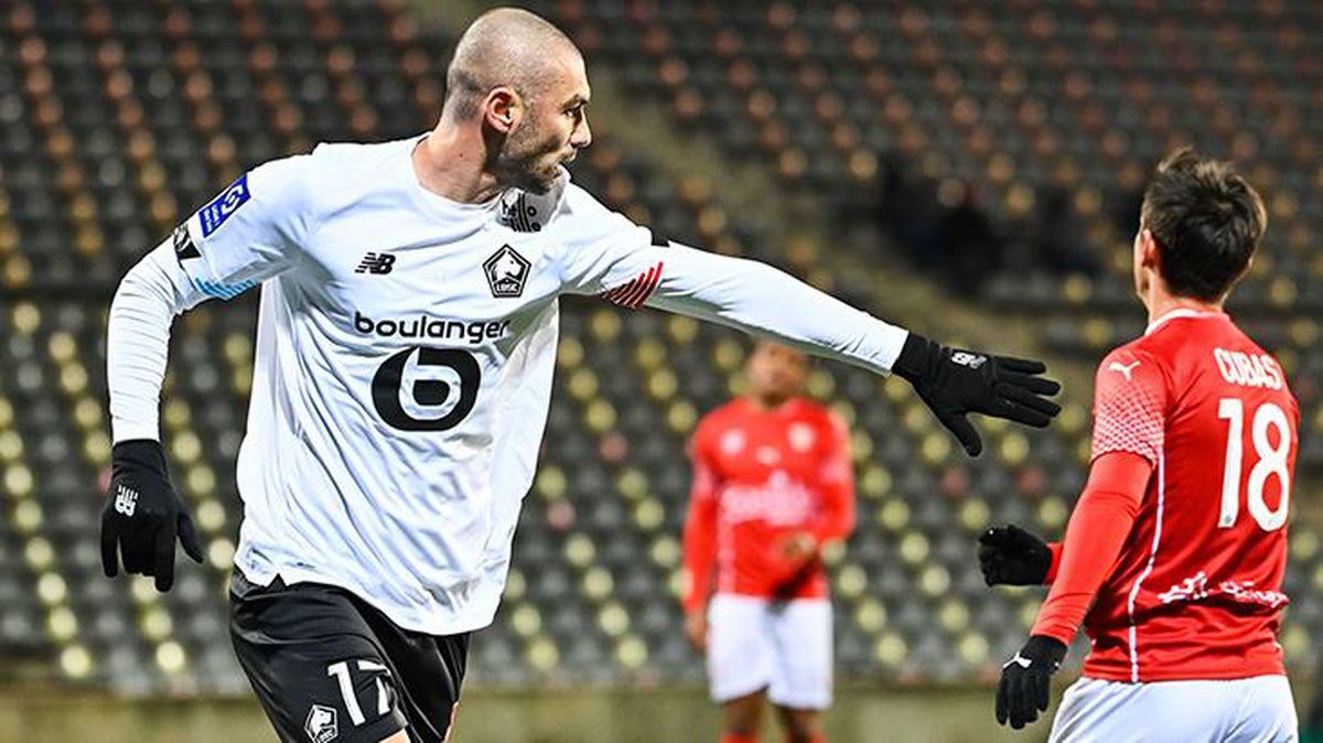 Lille, Burak Yılmaz'ın attığı golle Nimes'i mağlup etti