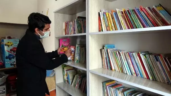 Öğrencilerinin eğitimi için kapı kapı dolaşıyorlar Öğrencilerinin eğitimi için kapı kapı dolaşıyorlar