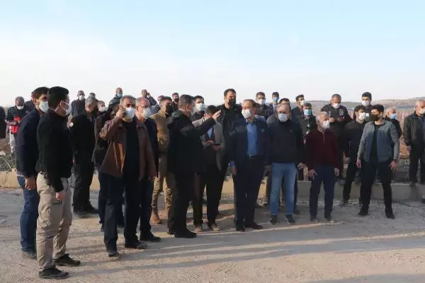 ŞANLIURFA - Lojistik deposunda çıkan yangın kontrol altına alındı ŞANLIURFA - Lojistik deposunda çıkan yangın kontrol altına alındı