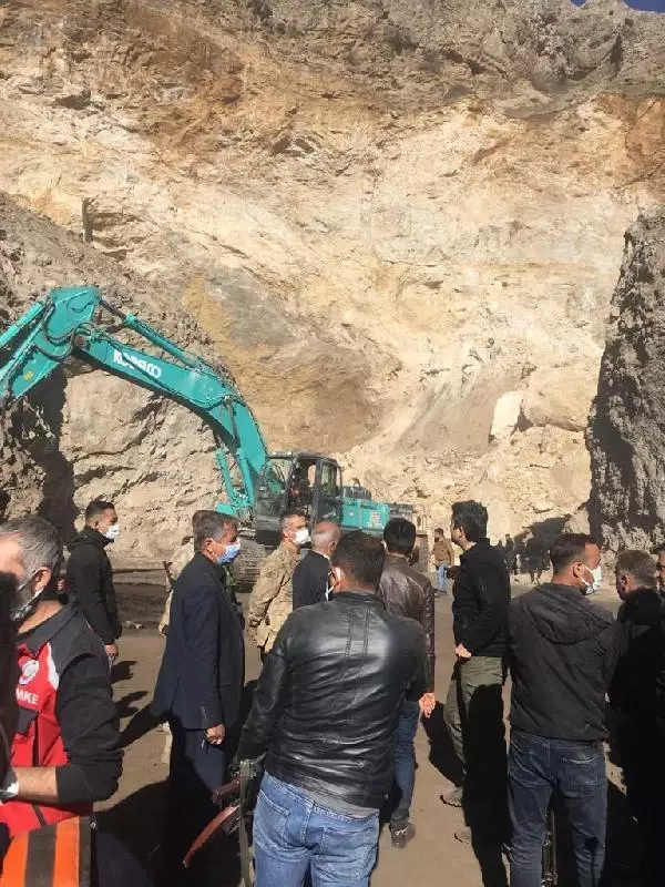 Kömür ocağında göçük altında kalan işçinin cansız bedenine ulaşıldı Kömür ocağında göçük altında kalan işçinin cansız bedenine ulaşıldı