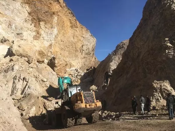 Kömür ocağında göçük altında kalan işçinin cansız bedenine ulaşıldı Kömür ocağında göçük altında kalan işçinin cansız bedenine ulaşıldı